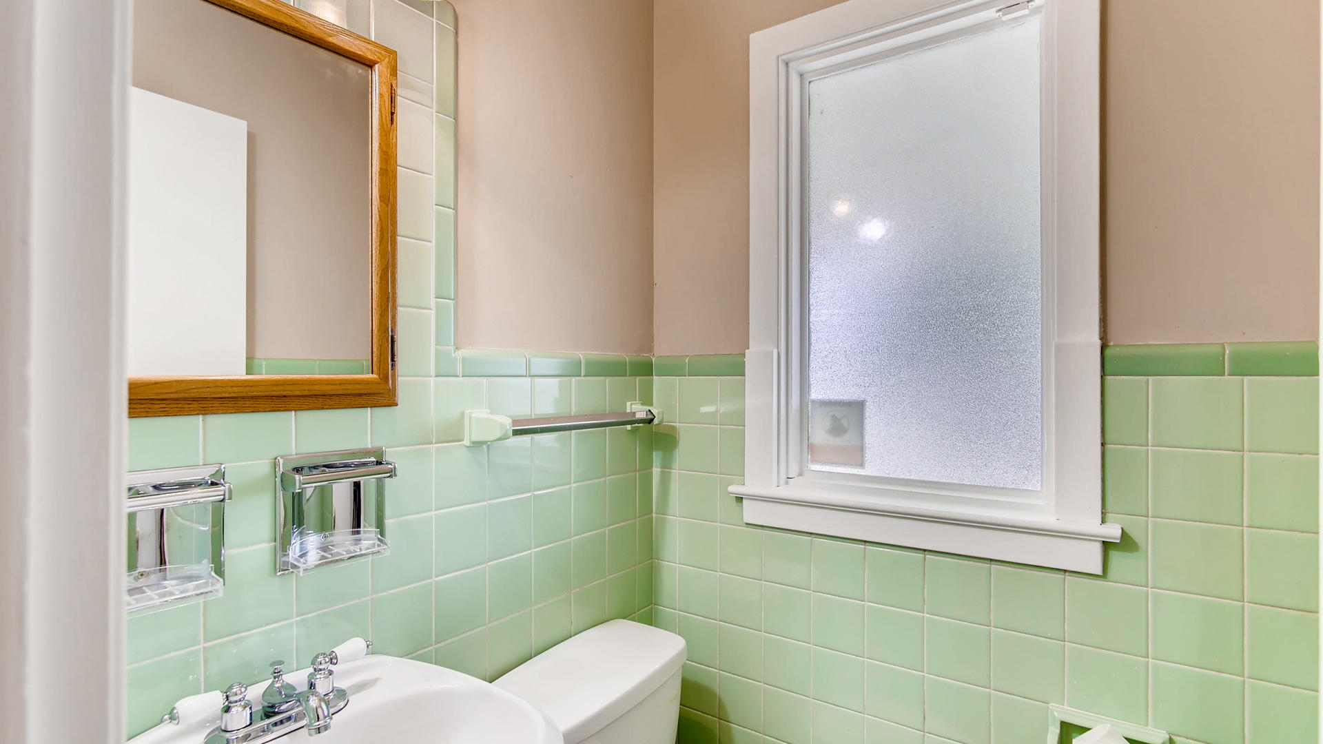 22W678 Poplar Road Glen Ellyn, IL 60137 - Photo 19 of 37 a bathroom with a sink mirror and toilet