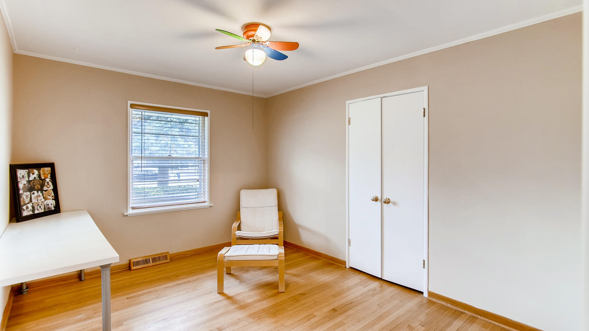 22W678 Poplar Road Glen Ellyn, IL 60137 - Photo 23 of 37 a view of a livingroom with furniture and wooden floor