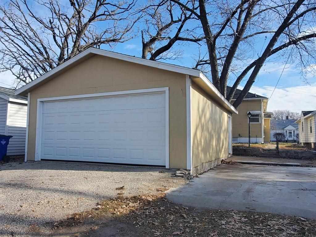 1003 Center Point Road Northeast Cedar Rapids, IA 52402 - Photo 13 of 16 Gallery Image 13