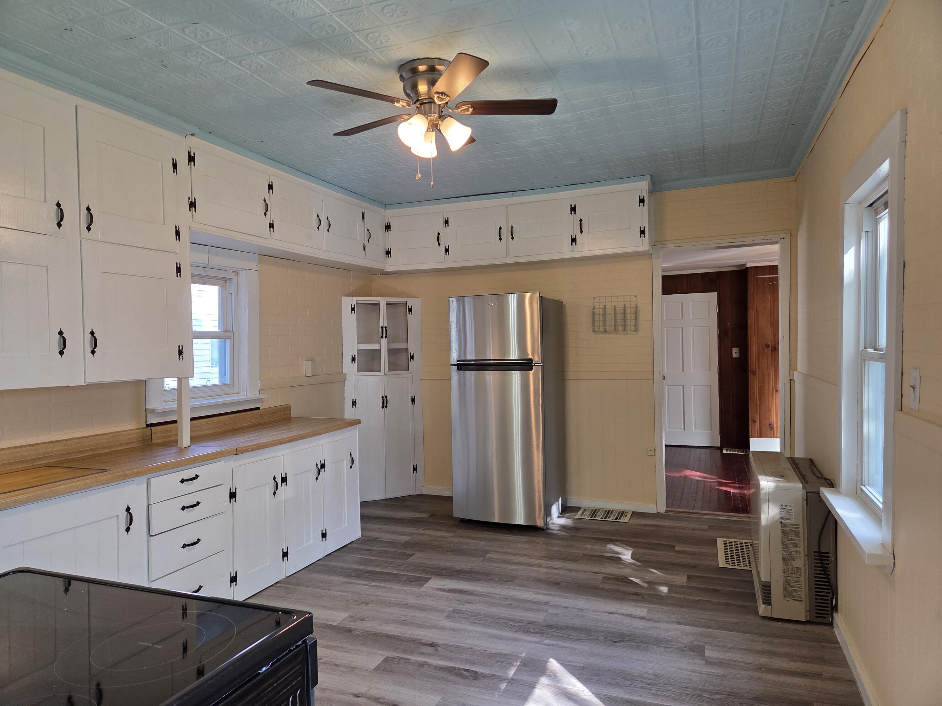 16 Kendall Street Augusta, ME 04330 - Photo 3 of 19 Kitchen