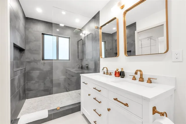 $839,700 | 1604 Northeast 16th Avenue, Fort Lauderdale, FL 33305