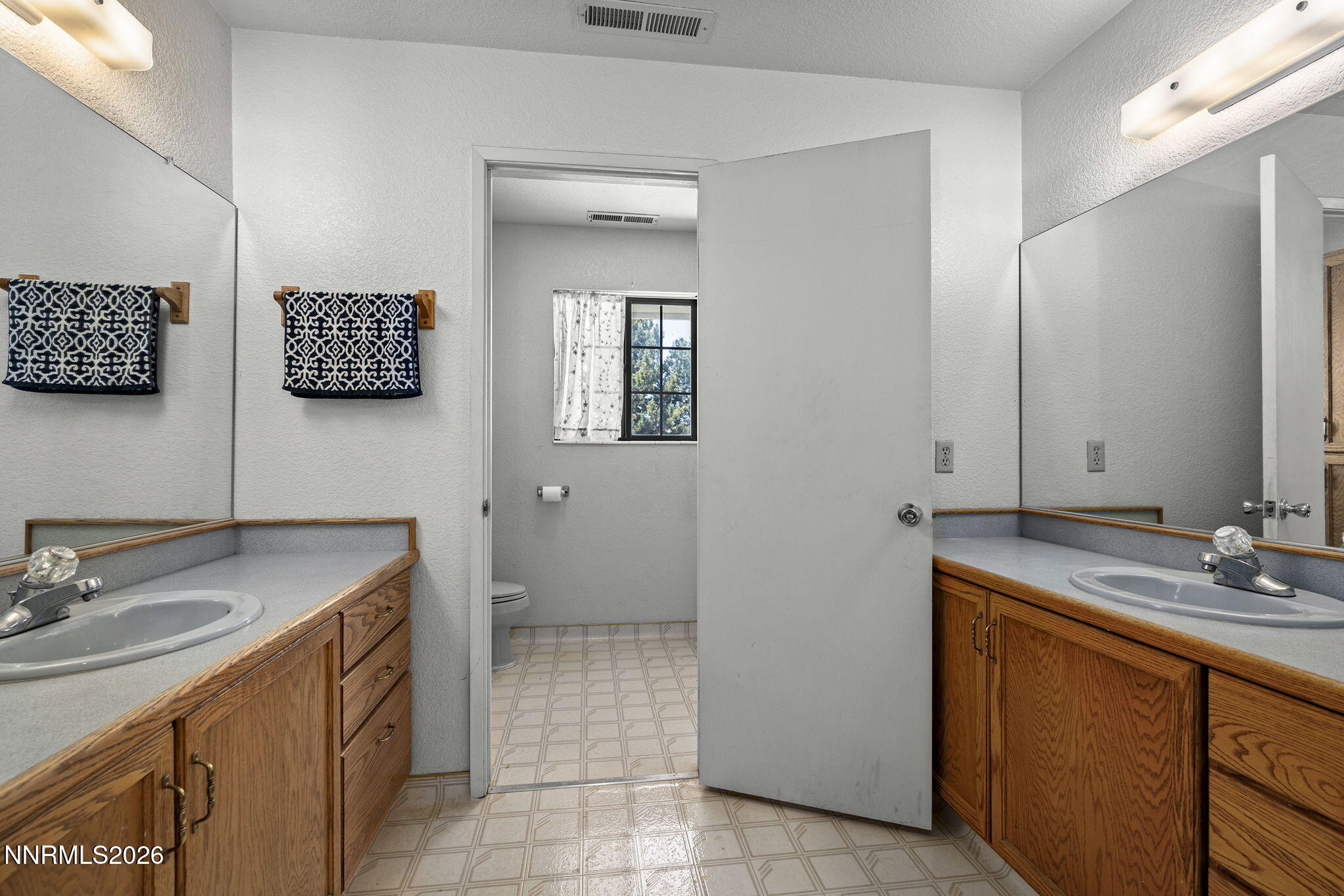 8605 Eaglenest Road Sparks, NV 89436 - Photo 23 of 40 21-web-or-mls-_DSC9163