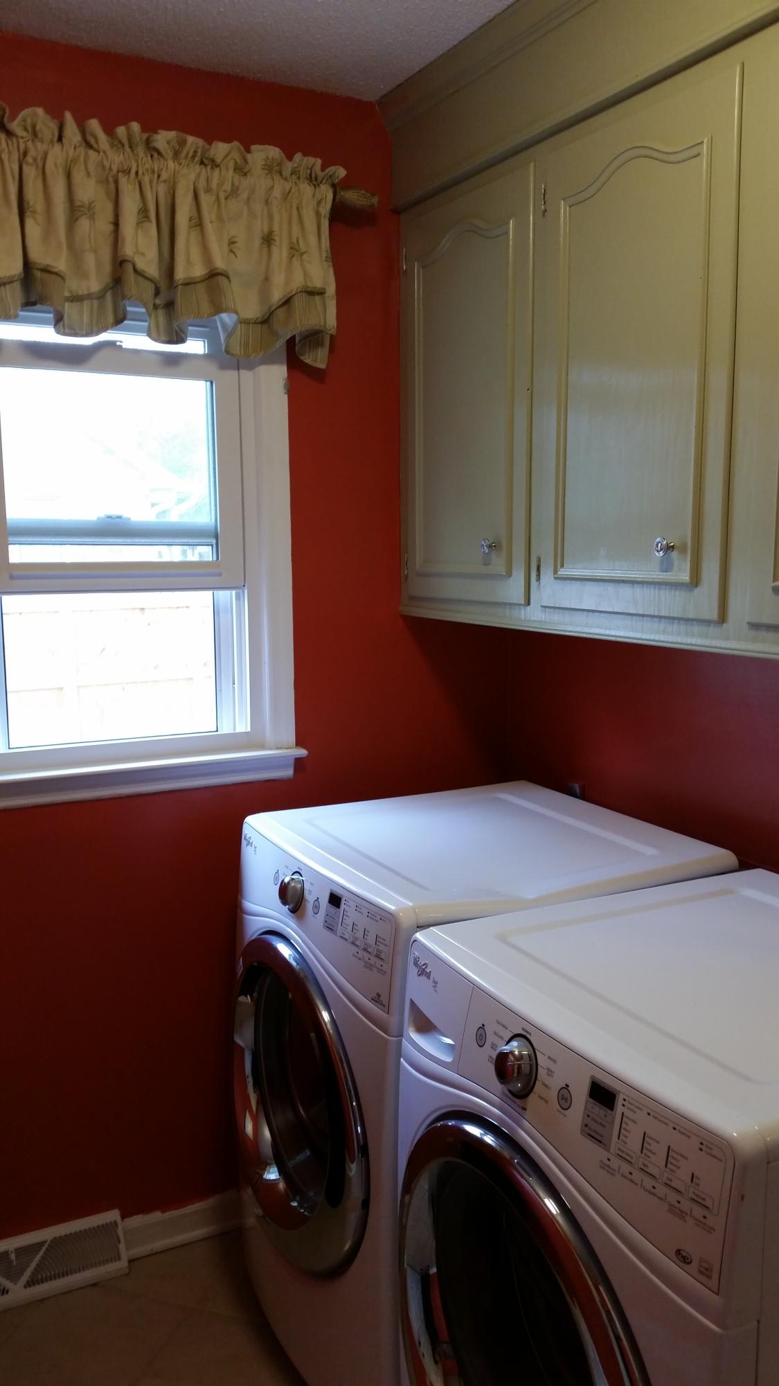 2974 Foxhall Road Charleston, SC 29414 - Photo 21 of 43 Laundry Room with Window