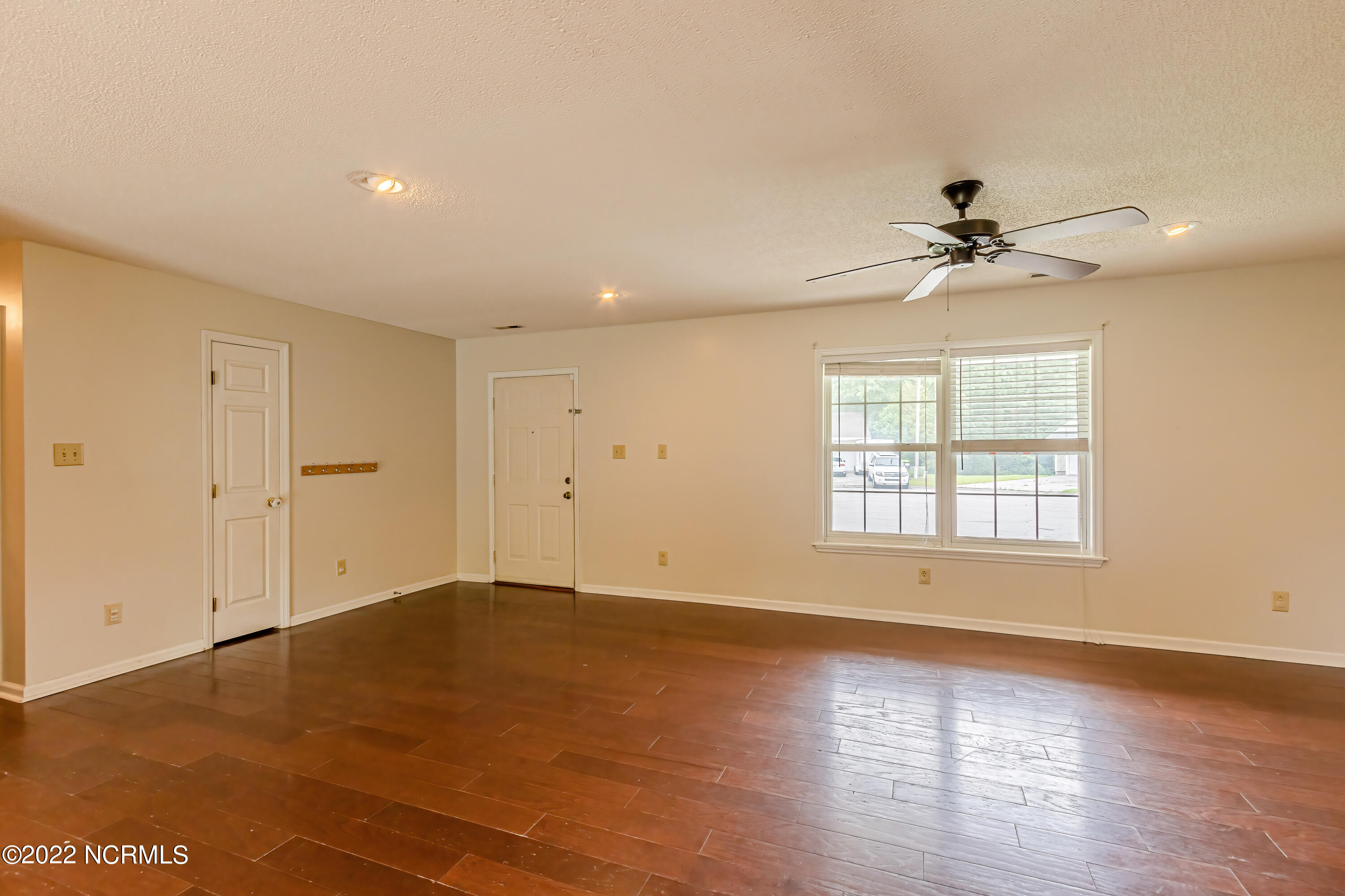522 Fox Run Road Jacksonville, NC 28546 - Photo 8 of 45 amanda (9 of 50)