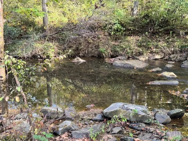 $475,000 | 827 Wolf Creek Lane, Appomattox, VA 24522