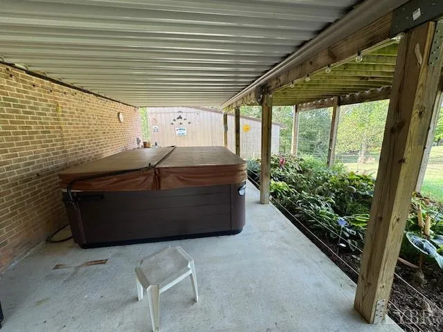 $475,000 | 827 Wolf Creek Lane, Appomattox, VA 24522