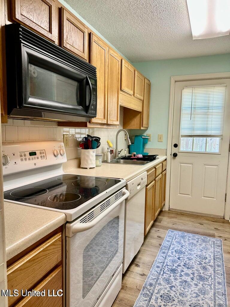 15173 Lorraine Road Biloxi, MS 39532 - Photo 11 of 26 19