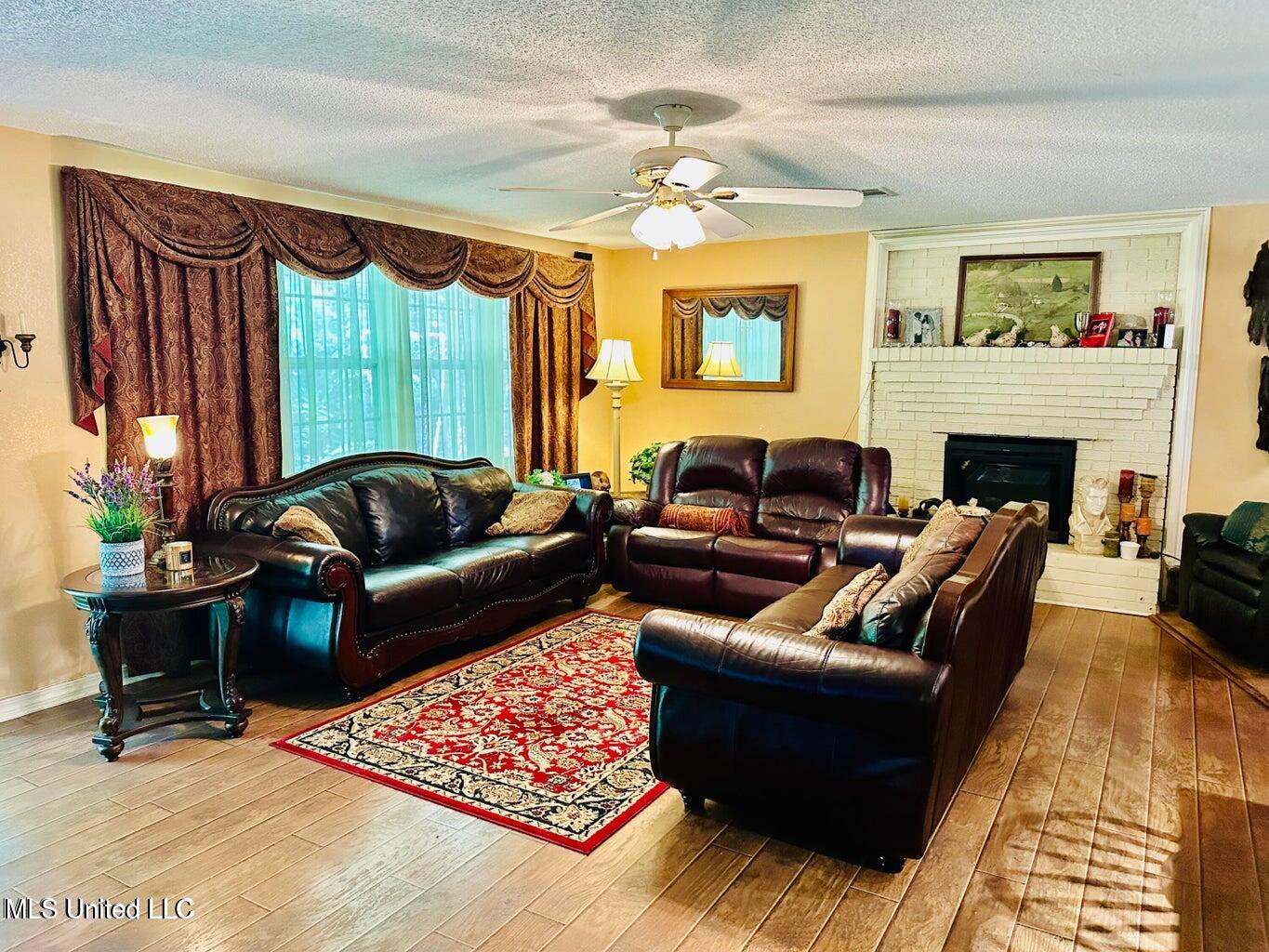 15173 Lorraine Road Biloxi, MS 39532 - Photo 2 of 26 1