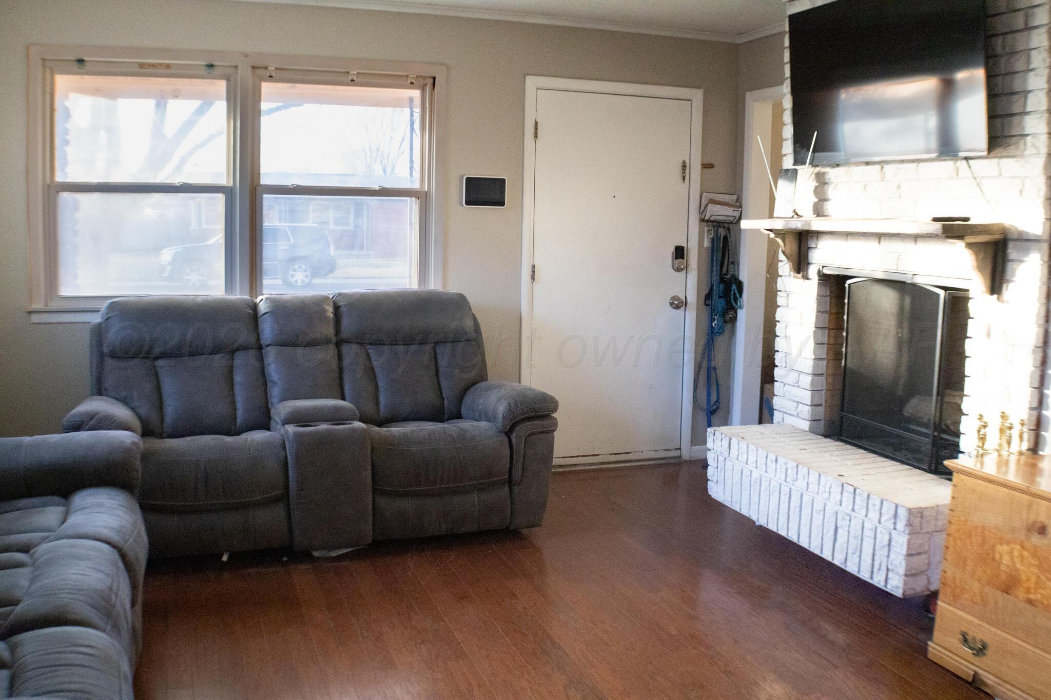 4711 South Rusk Street Amarillo, TX 79110 - Photo 5 of 24 a living room with furniture and a flat screen tv