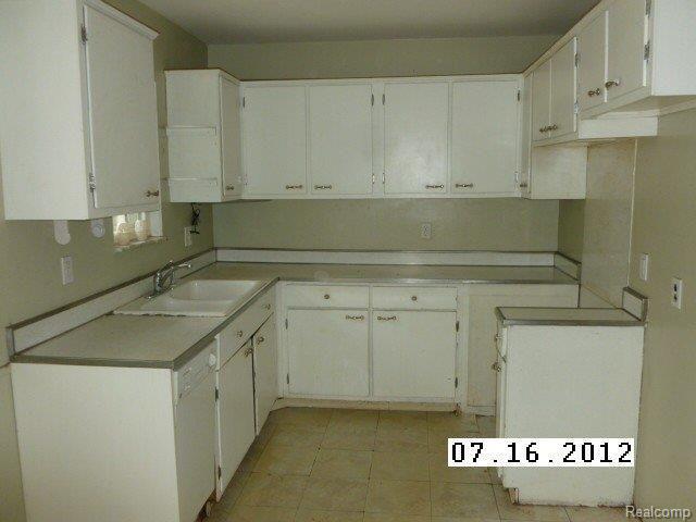 600 East 14 Mile Road Clawson, MI 48017 - Photo 2 of 7 kit (1).jpg