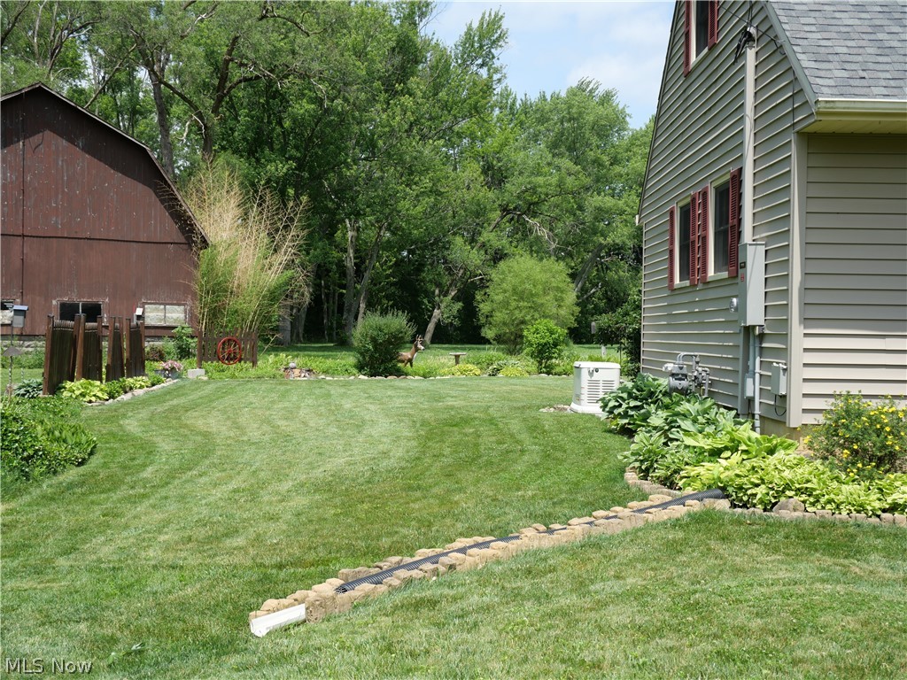37460 Giles Road Grafton, OH 44044 - Photo 3 of 31