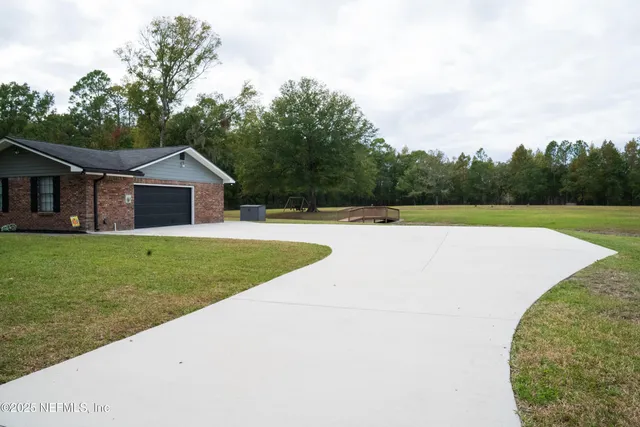 a view of a house with a backyard