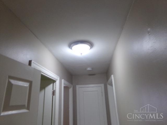 7890 Daly Road Cincinnati, OH 45224 - Photo 11 of 21