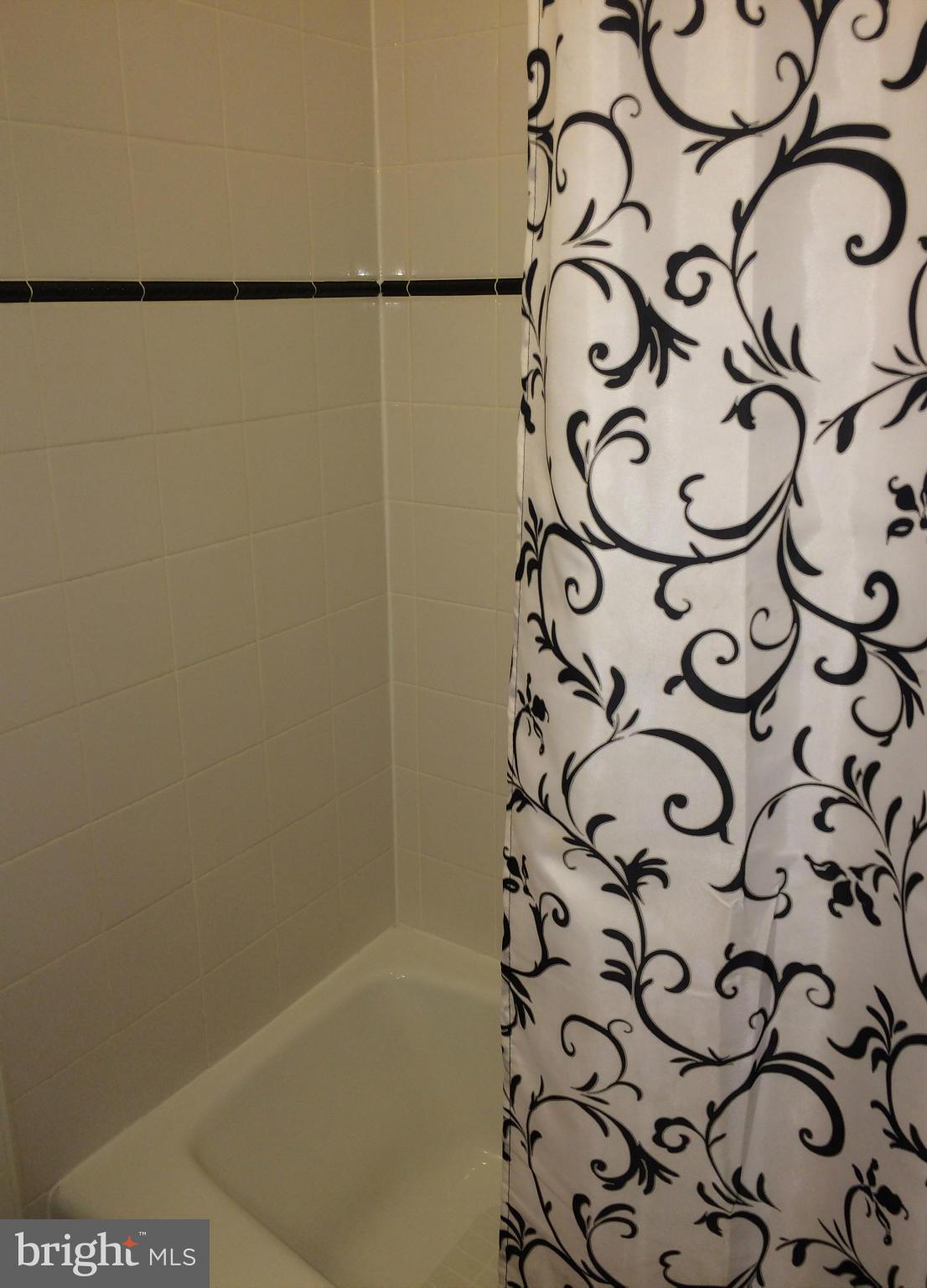 6131 Roxbury Avenue Springfield, VA 22152 - Photo 12 of 30 Upstairs Bath 1