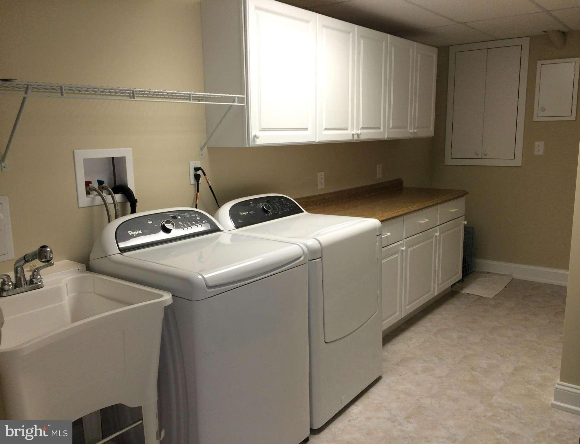 6131 Roxbury Avenue Springfield, VA 22152 - Photo 22 of 30 Laundry Room