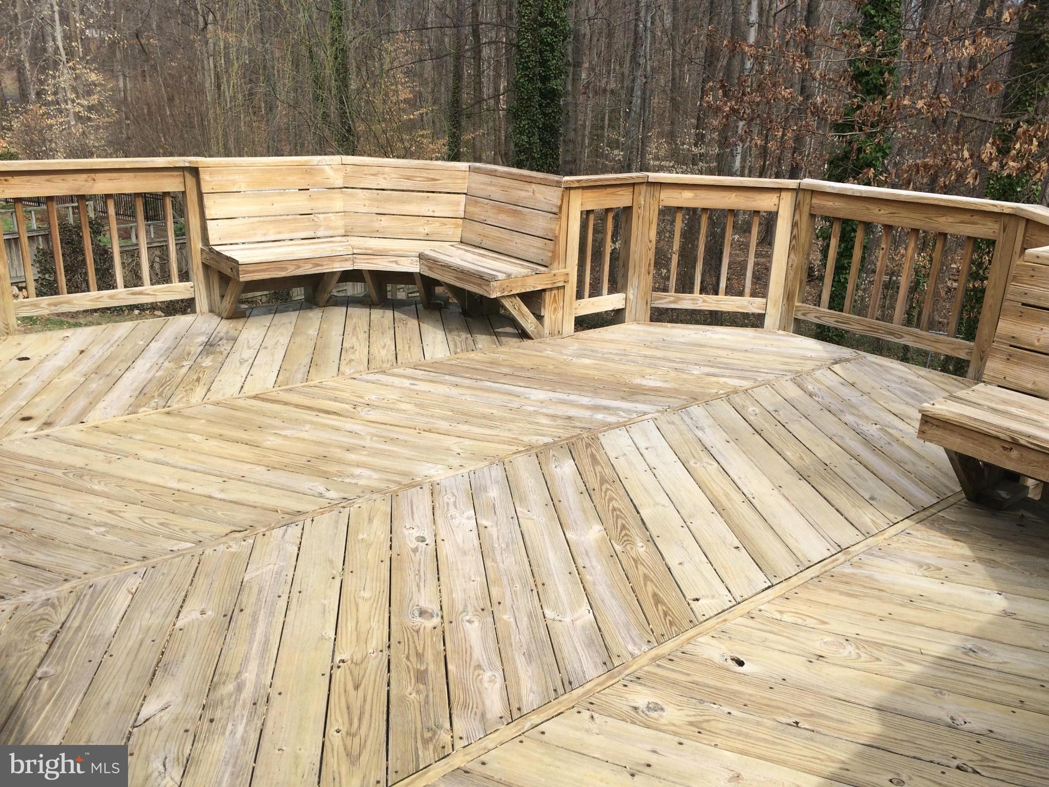 6131 Roxbury Avenue Springfield, VA 22152 - Photo 26 of 30 Deck