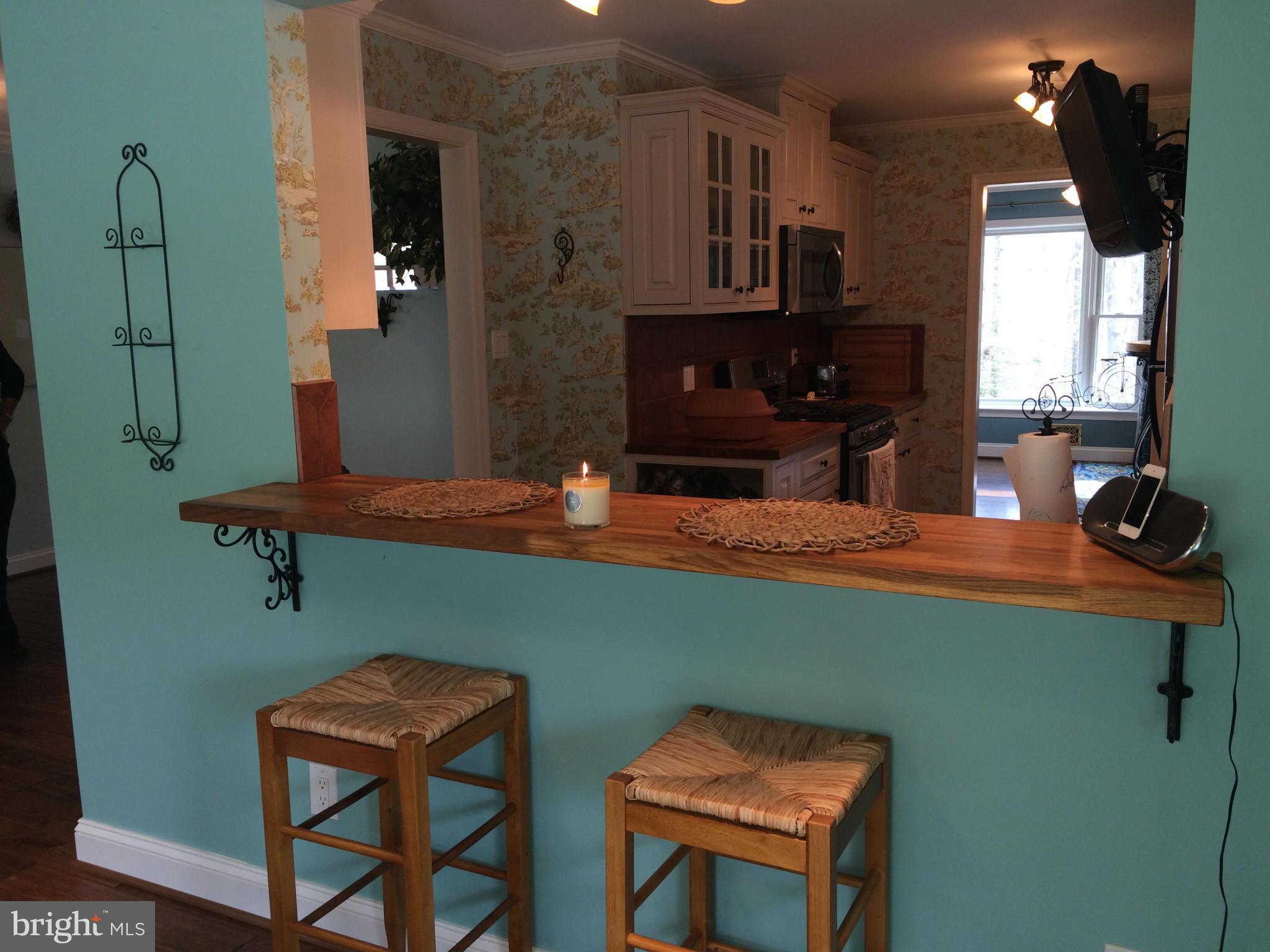 6131 Roxbury Avenue Springfield, VA 22152 - Photo 6 of 30 Kitchen-Bar