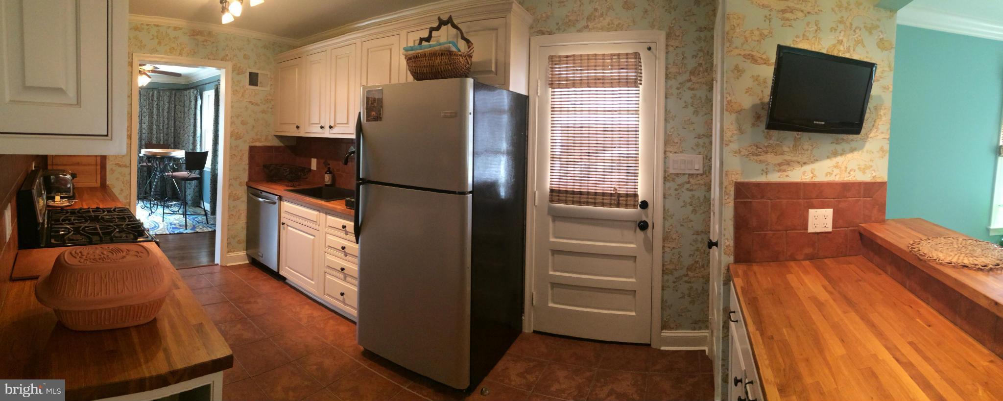 6131 Roxbury Avenue Springfield, VA 22152 - Photo 7 of 30 Kitchen