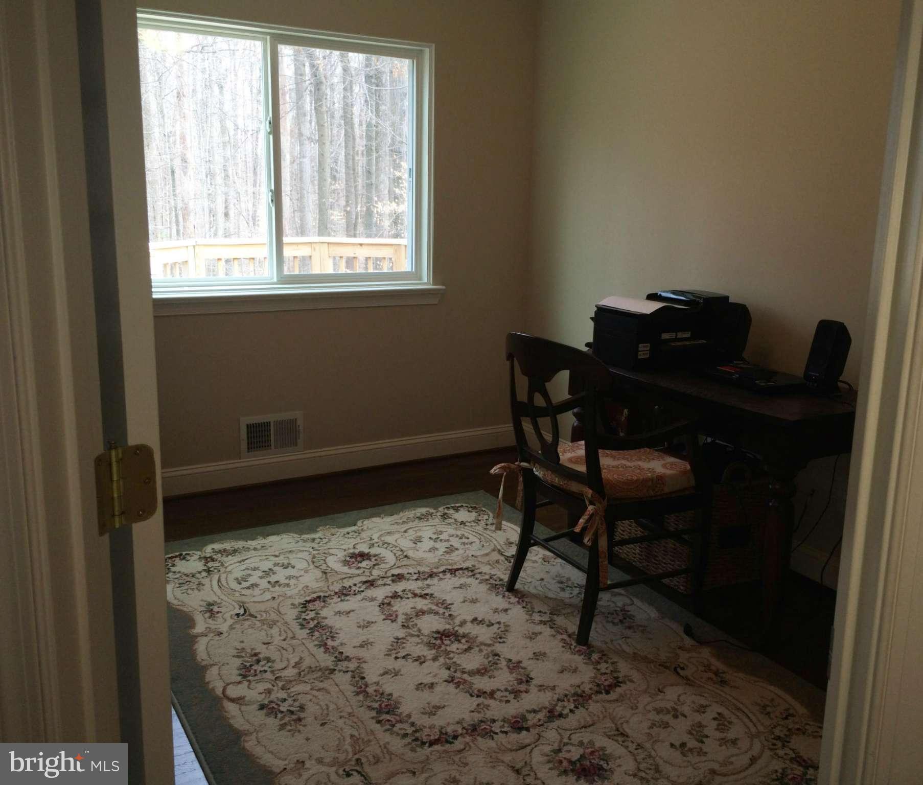 6131 Roxbury Avenue Springfield, VA 22152 - Photo 9 of 30 Bedroom 1