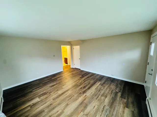 $1,300 | 1009 Victoria, Unit 1N, Antioch, IL 60002