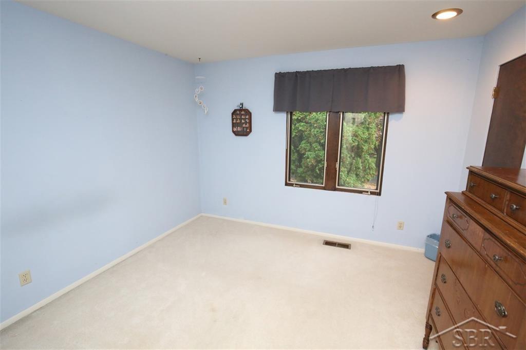 203 Hunters Ridge Midland, MI 48640 - Photo 18 of 31 31398974-17.JPG