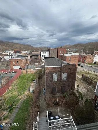 $1,800 | 306 3rd Street, Unit 3, Troy, NY 12180