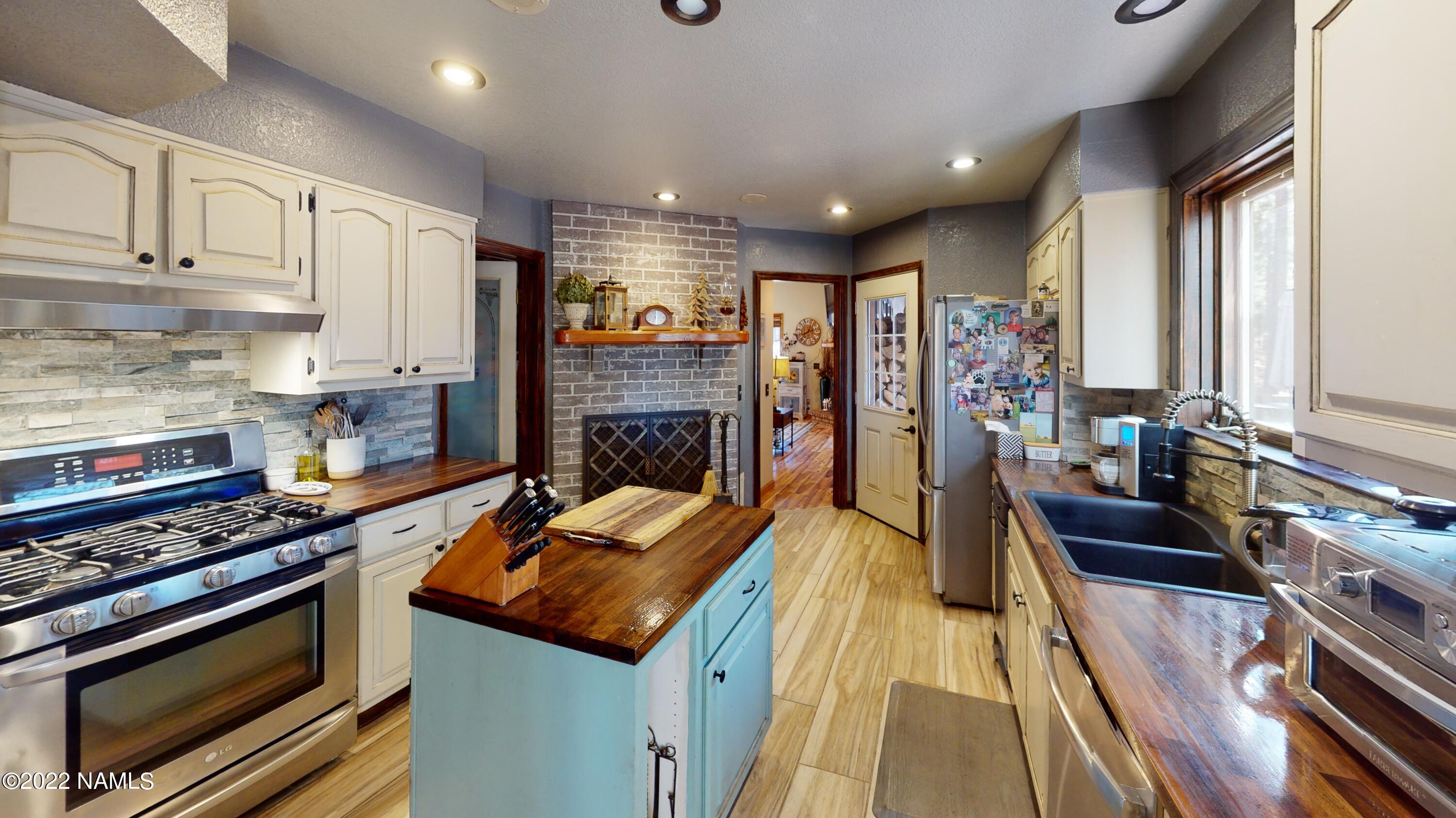 12830 East Thunder Rdg Road Parks, AZ 86018 - Photo 28 of 97 a kitchen with a stove and a wooden floors