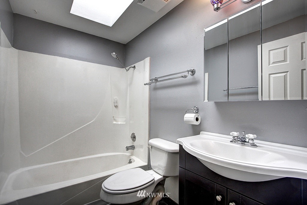 18657 Southeast 162nd Street Renton, WA 98058 - Photo 8 of 17 Gallery Image 8
