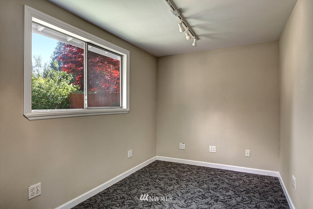 18657 Southeast 162nd Street Renton, WA 98058 - Photo 9 of 17 Gallery Image 9