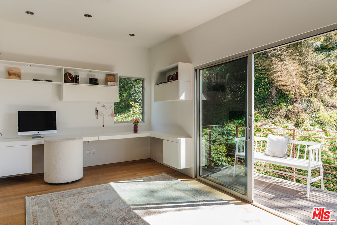 562 Stassi Lane Santa Monica, CA 90402 - Photo 15 of 31