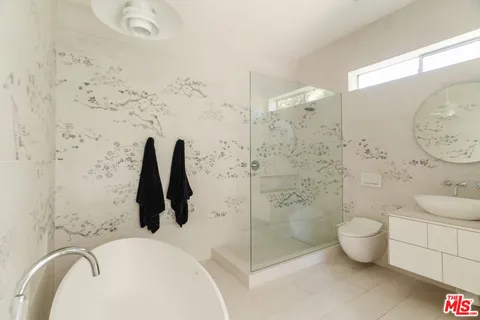 $6,250,000 | 562 Stassi Lane, Santa Monica, CA 90402