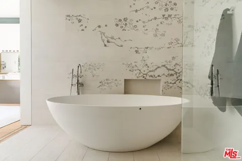 $6,250,000 | 562 Stassi Lane, Santa Monica, CA 90402