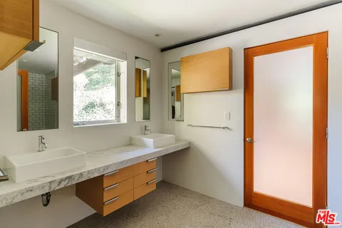 $6,250,000 | 562 Stassi Lane, Santa Monica, CA 90402