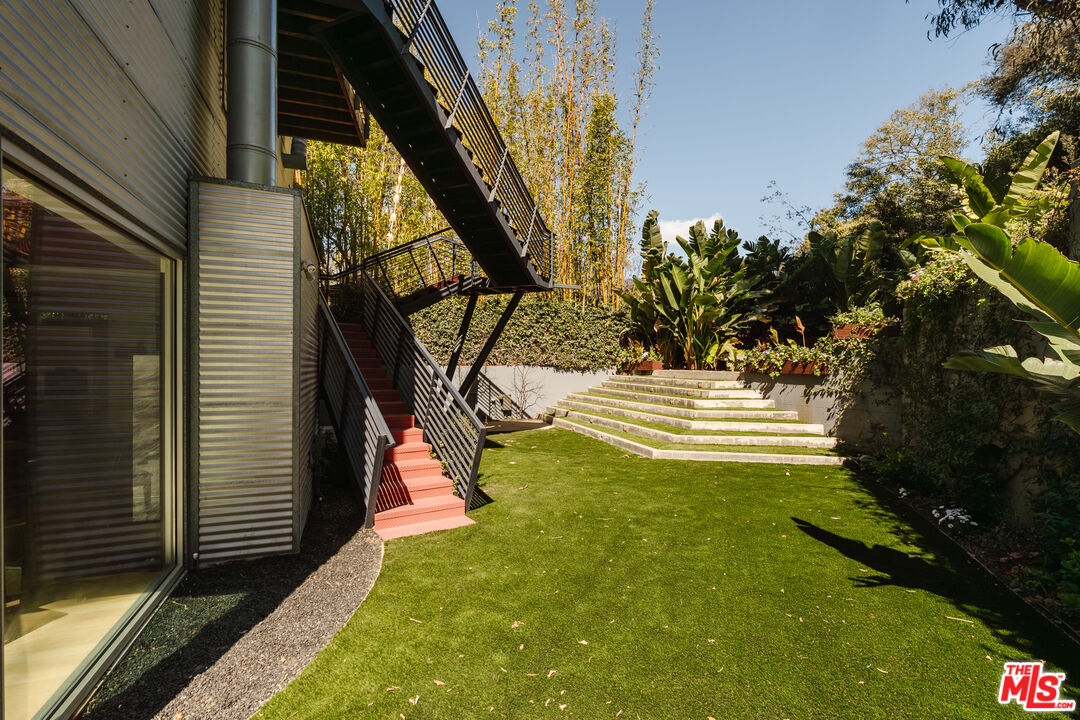 562 Stassi Lane Santa Monica, CA 90402 - Photo 28 of 31