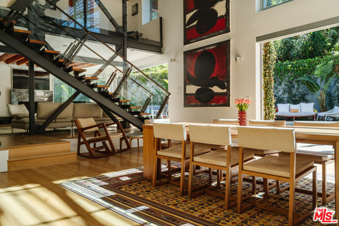 562 Stassi Lane Santa Monica, CA 90402 - Photo 3 of 31