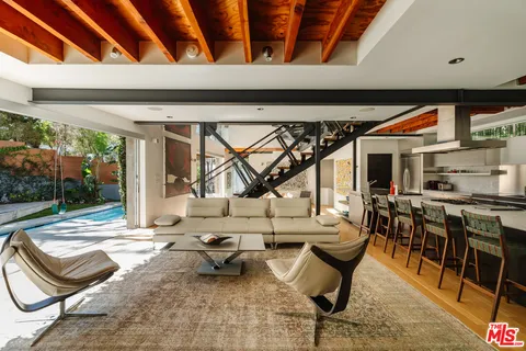 $6,250,000 | 562 Stassi Lane, Santa Monica, CA 90402