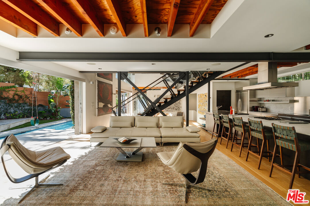 562 Stassi Lane Santa Monica, CA 90402 - Photo 5 of 31