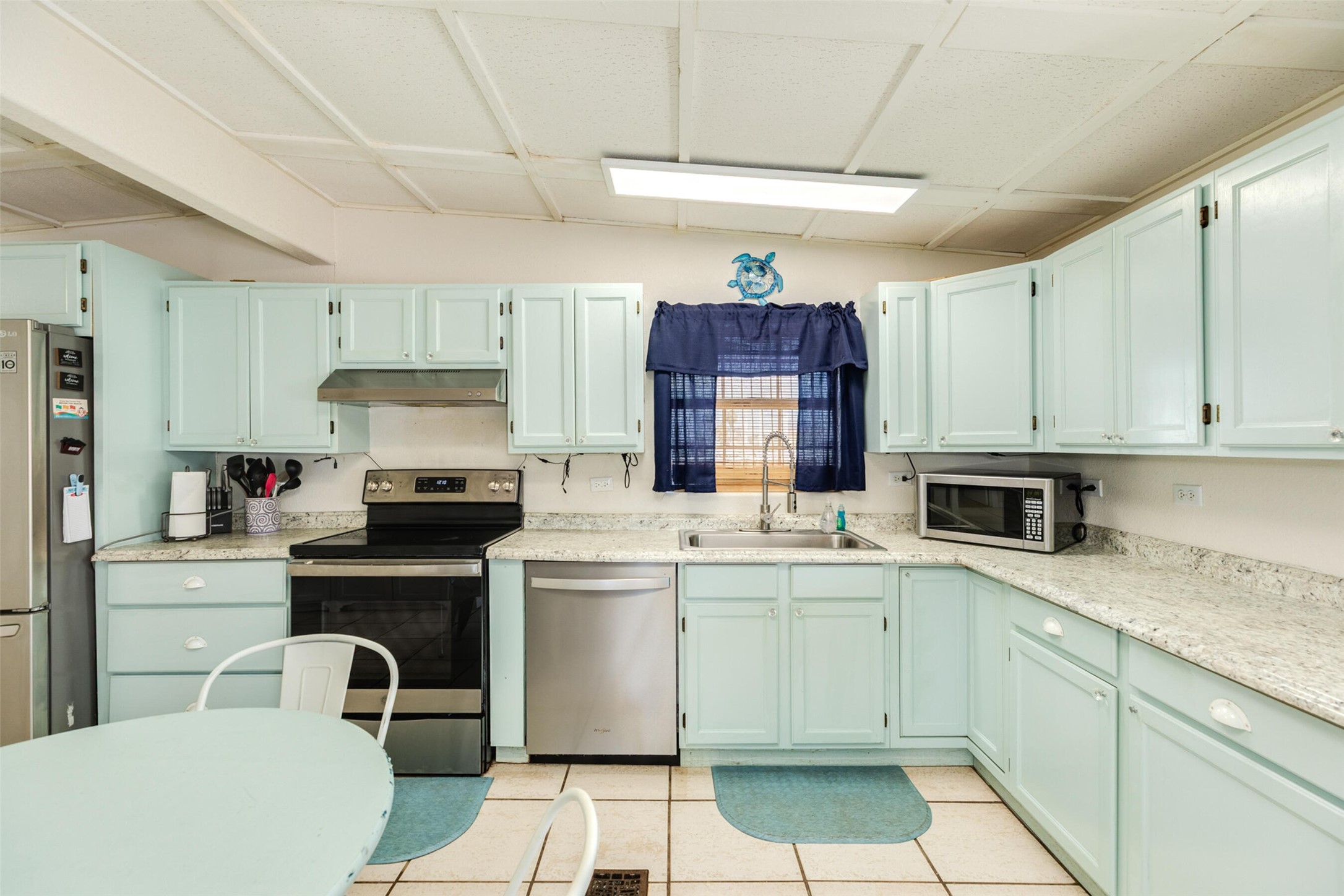 922 Seashell Drive Freeport, TX 77541 - Photo 15 of 40