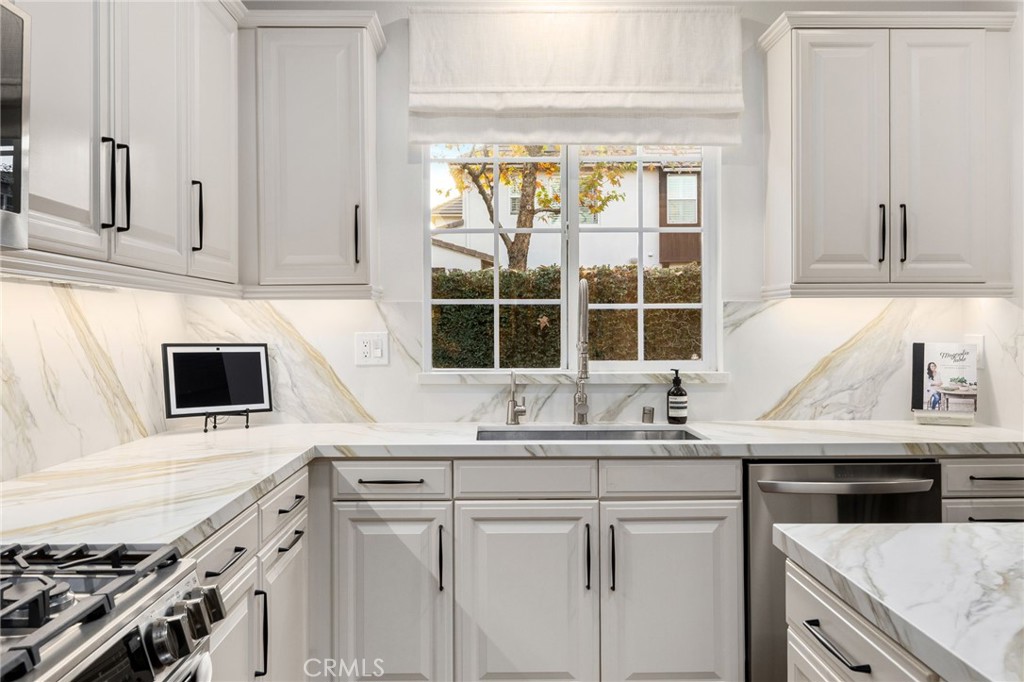 1767 Seth Loop Upland, CA 91784 - Photo 15 of 60