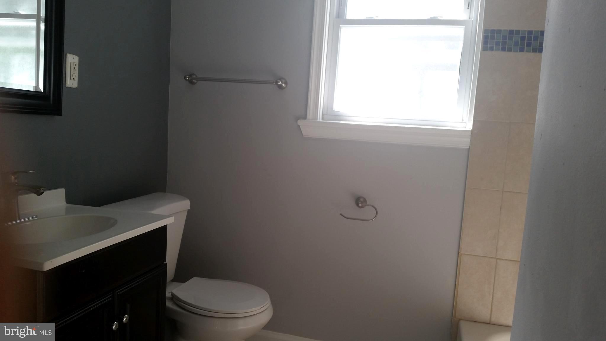 2010 Amherst Road Hyattsville, MD 20783 - Photo 11 of 26 Bath