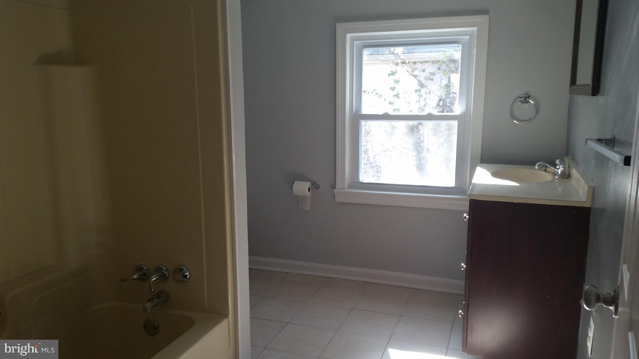 2010 Amherst Road Hyattsville, MD 20783 - Photo 19 of 26 Bath