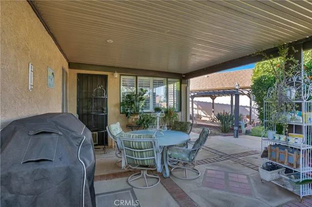 a view of a back yard of the house