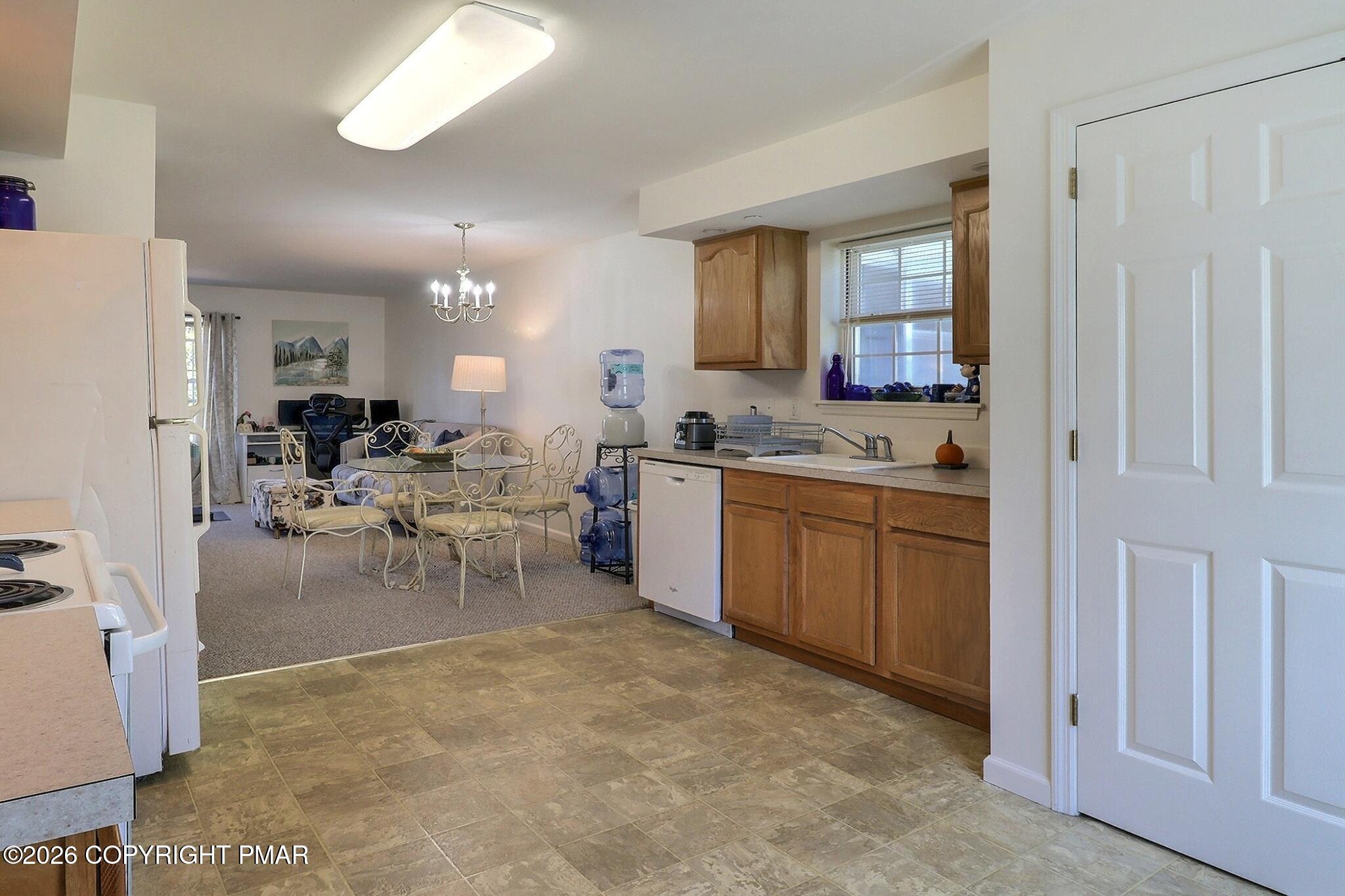 457 Hickory Valley Road Stroudsburg, PA 18360 - Photo 9 of 50 Middle Unit
