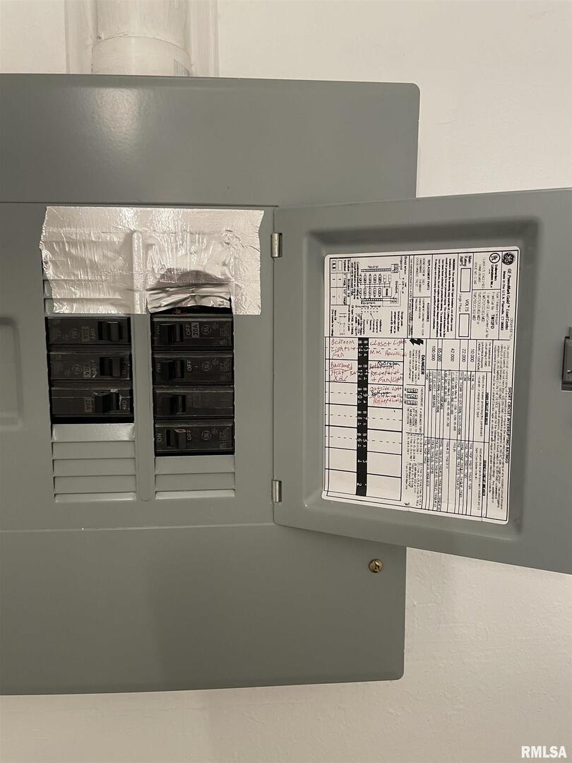 17726 Quiet Acres Road Scheller, IL 62883 - Photo 12 of 19 a view of an empty room with a window