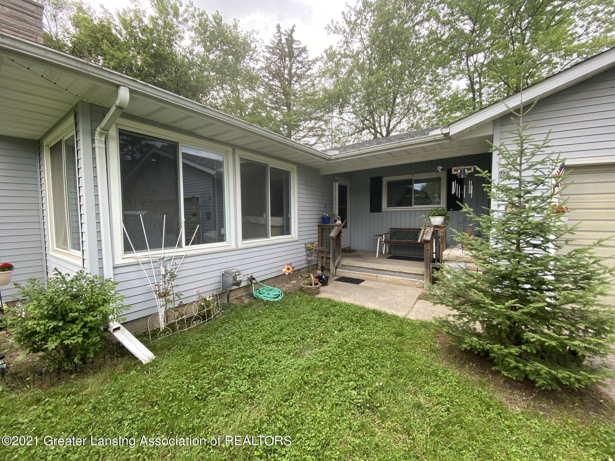1467 East State Road Lansing, MI 48906 - Photo 3 of 35 IMG_5713