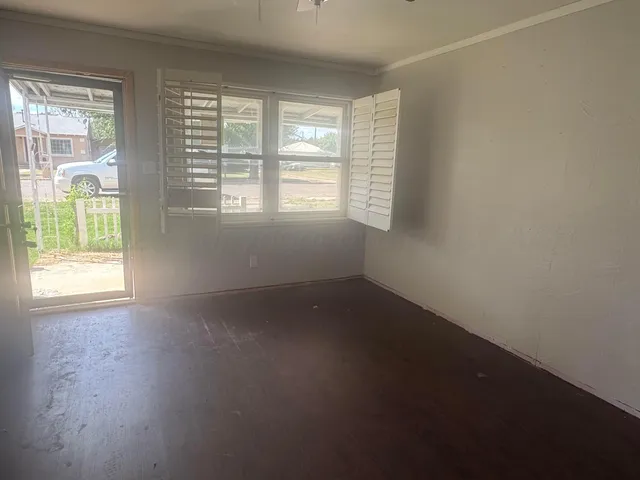 $72,900 | 303 South Hazelwood Street, Spearman, TX 79081