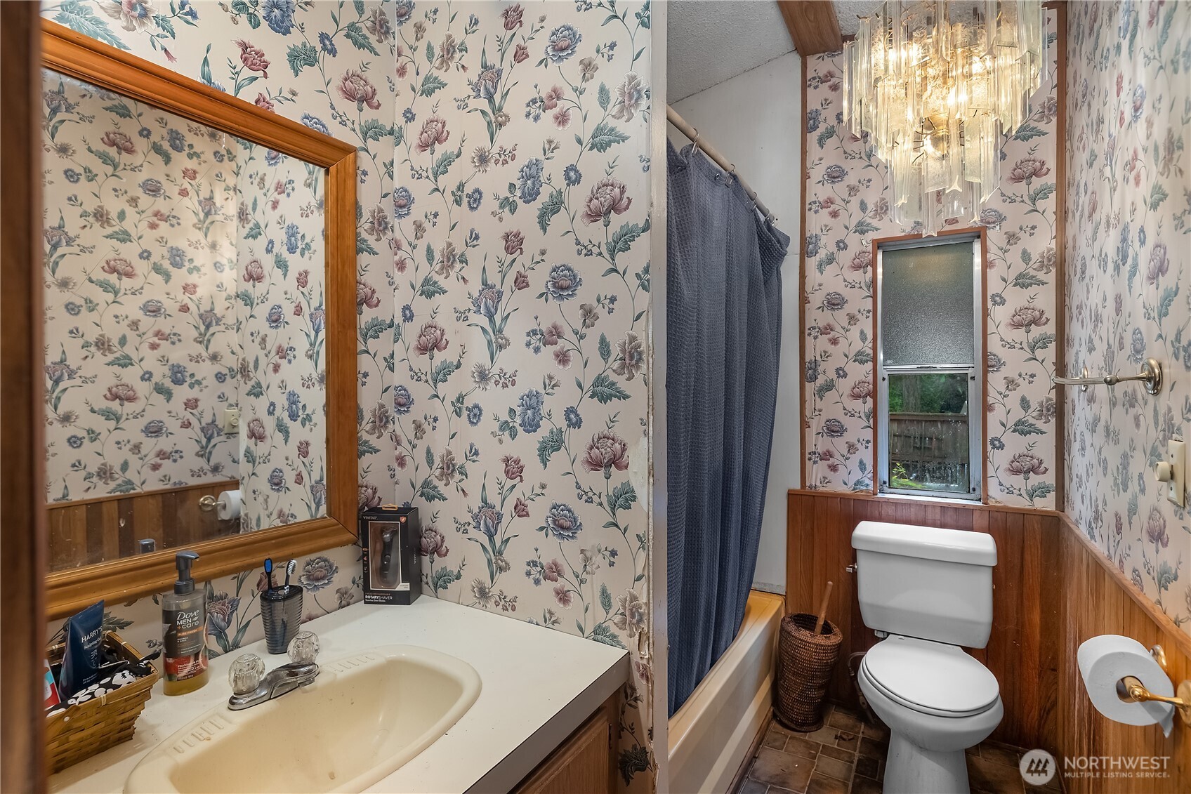 310 East Olde Lyme Road Shelton, WA 98584 - Photo 14 of 34 a bathroom with a sink toilet and shower