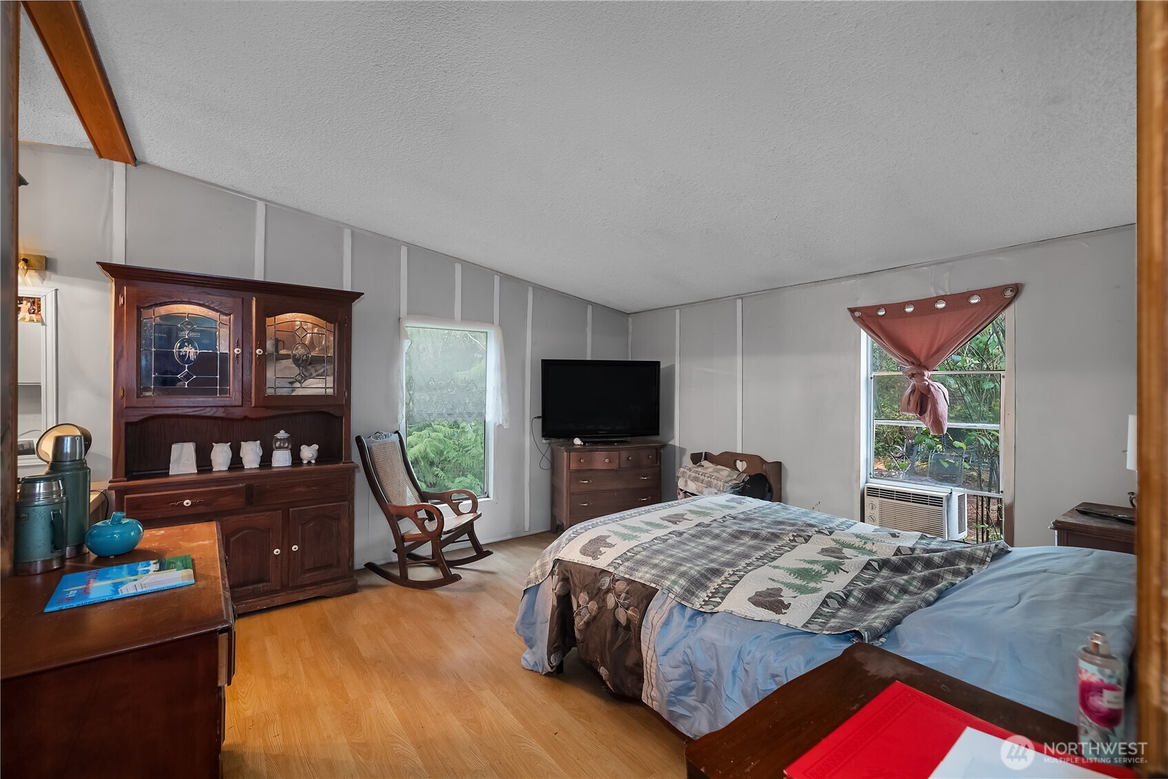 310 East Olde Lyme Road Shelton, WA 98584 - Photo 10 of 34 a bedroom with a bed and furniture