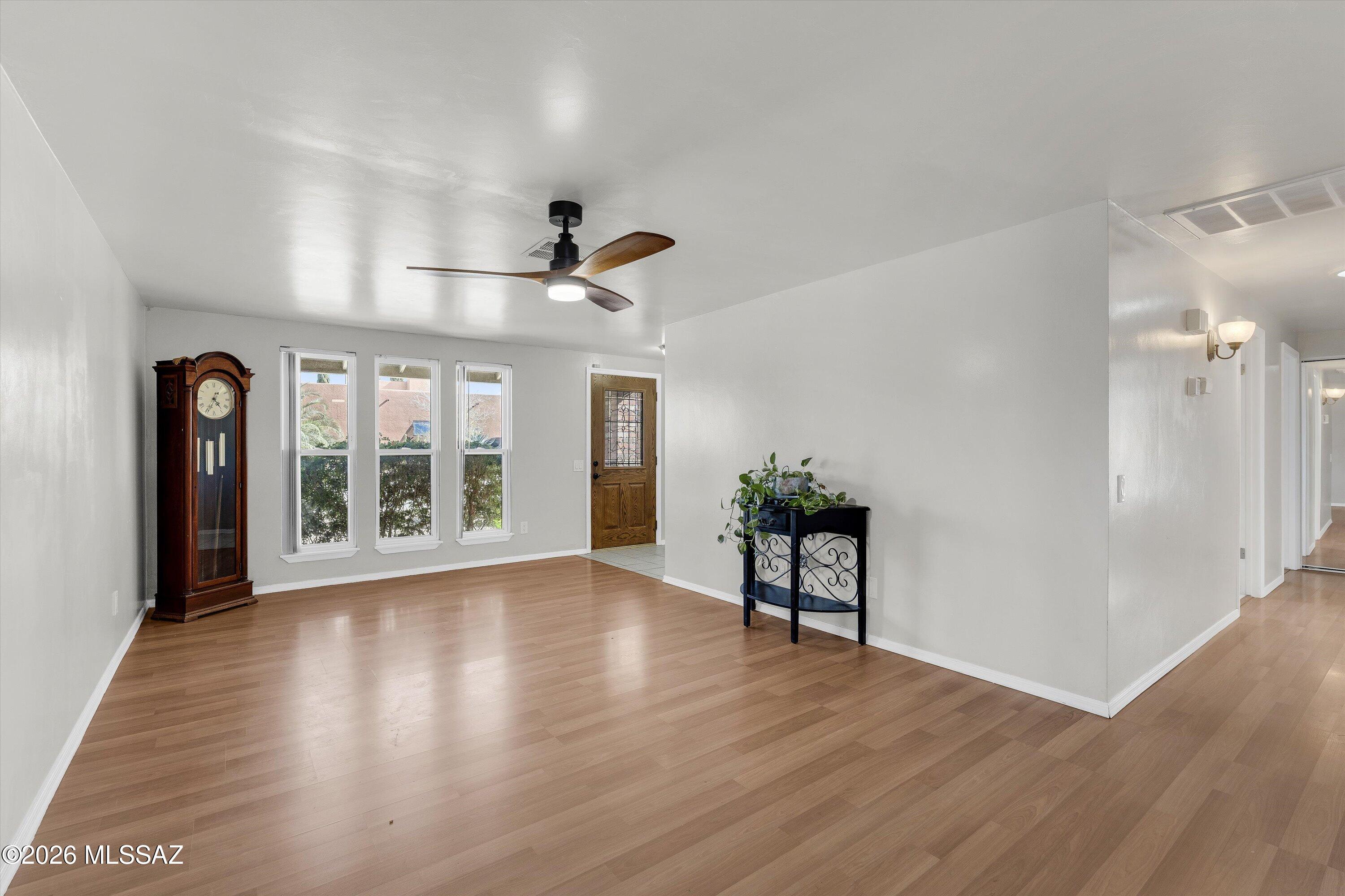7531 North Juniper Road Tucson, AZ 85741 - Photo 7 of 27 07-Living Room