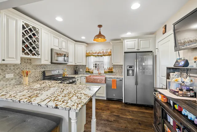 $3,000 | 8602 South Oak Park Avenue, Burbank, IL 60459